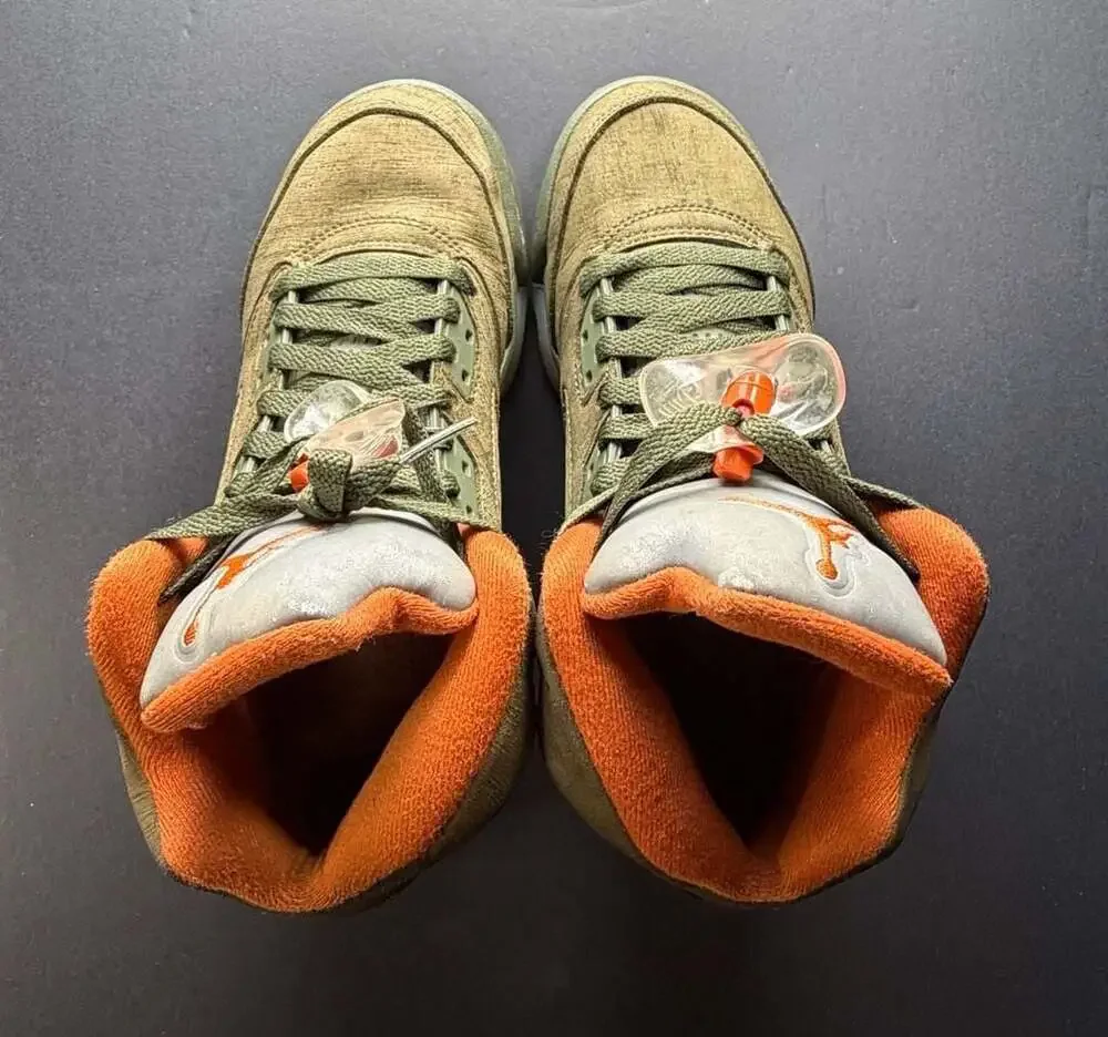Size: 5y- Jordan 5 Retro 'Olive' (2024)